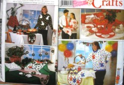 9349 SIMPLICITY HOLIDAY UNI BOXERS, TOP, LINENS, ORNAMENTS PATTERN XS-XL UNCUT